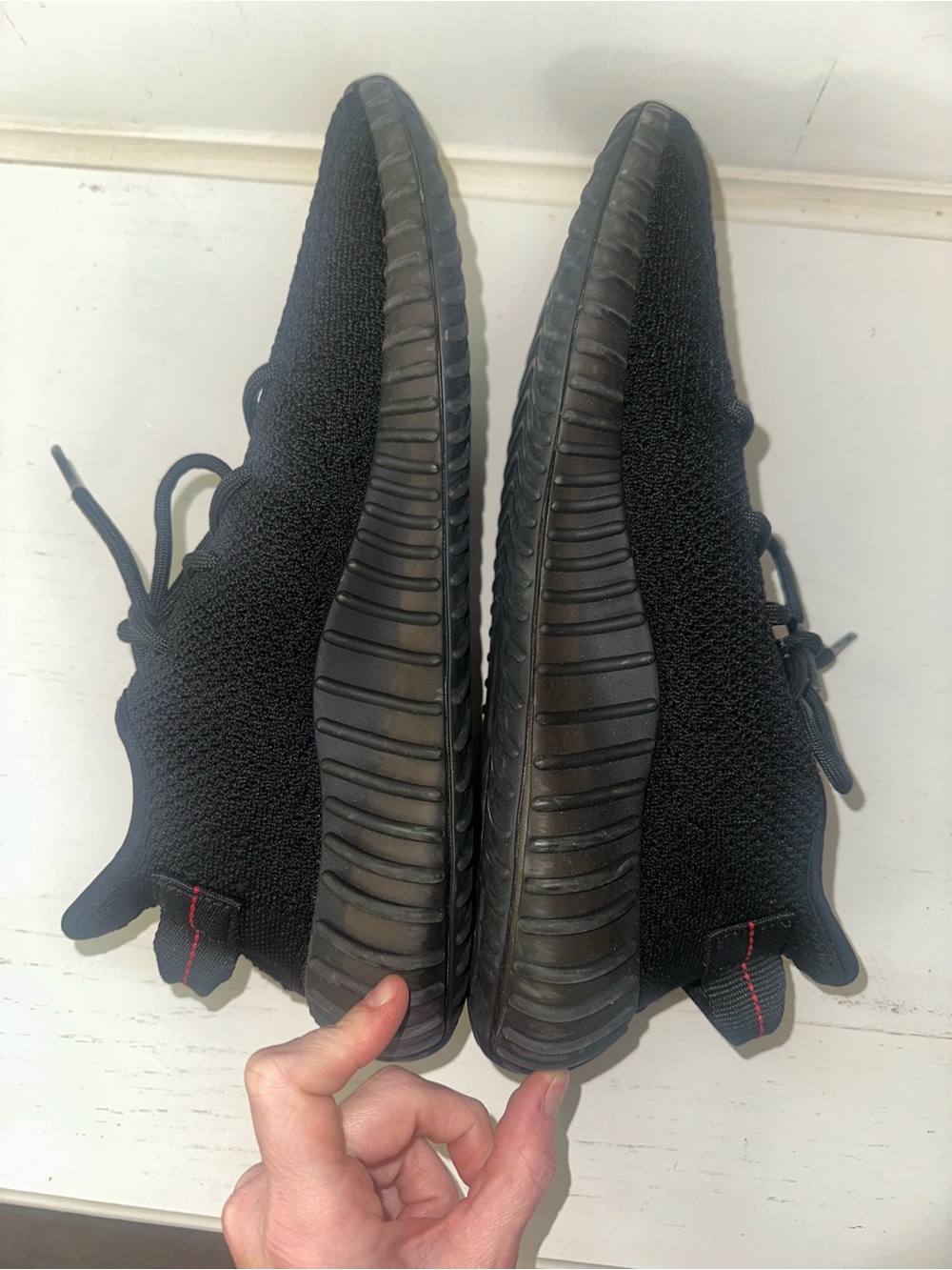 Yeezy Boost 350 V2 Black Red Men’s Size 9
Knit Sneakers Athletic Shoes - Picture 6 of 8